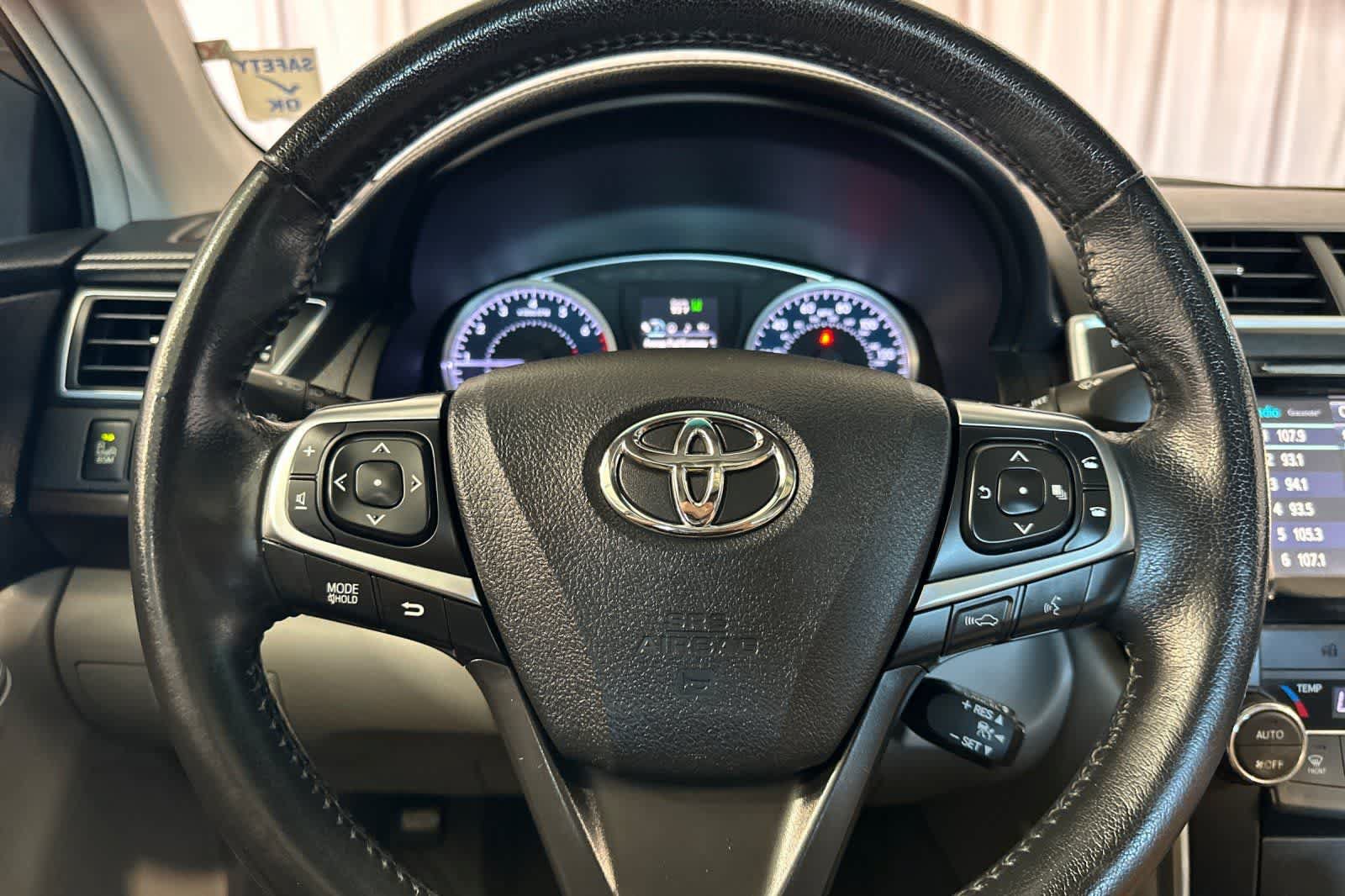 Used 2017 Toyota Camry XLE w/ Moonroof Package FWD image 28