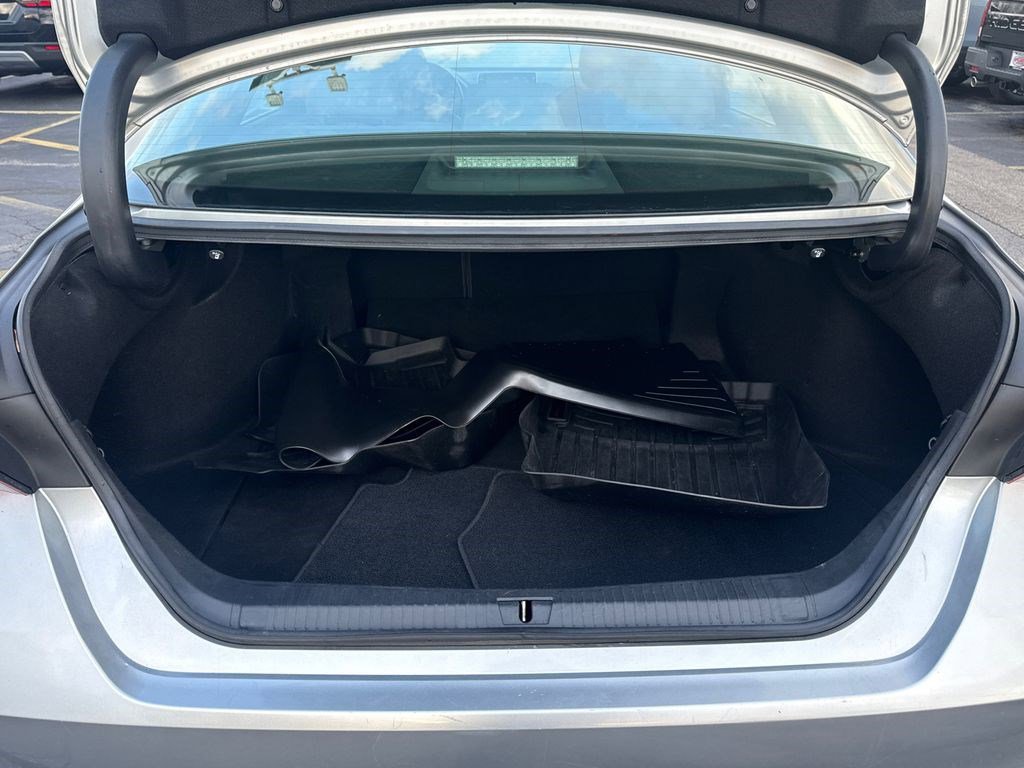 Used 2020 Toyota Avalon XLE image 16