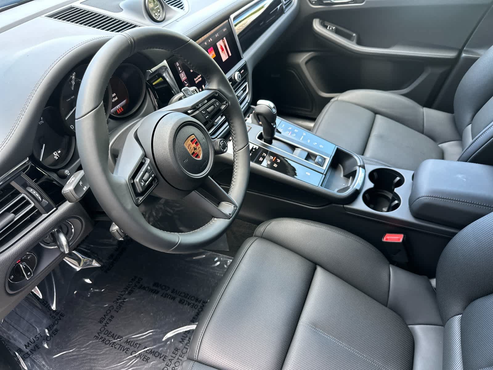 New 2026 Porsche Macan AWD/4WD image 4