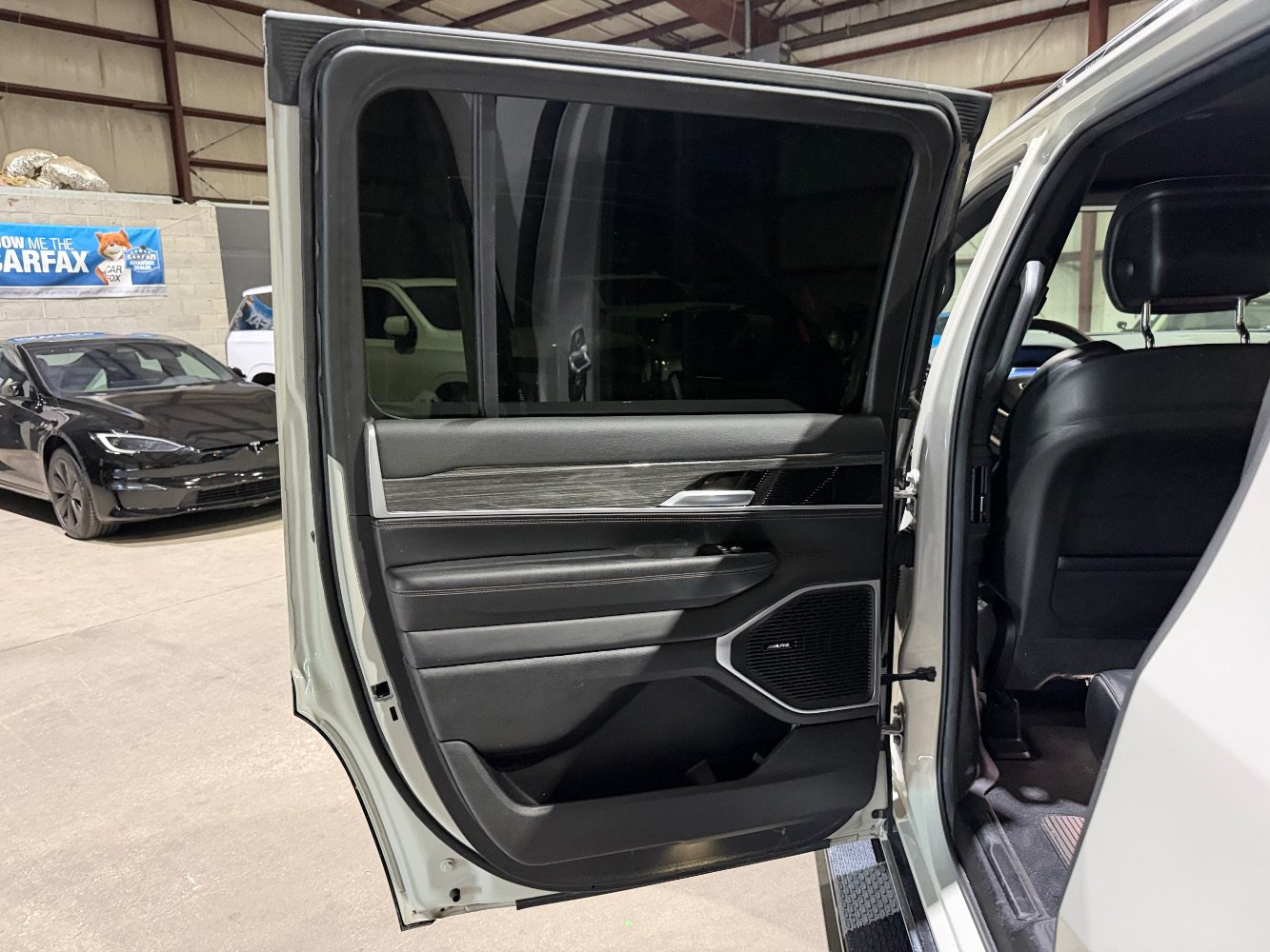 Used 2022 Jeep Wagoneer Series III RWD image 15
