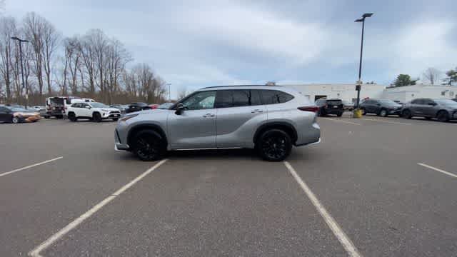 Used 2025 Toyota Highlander XSE AWD/4WD image 7