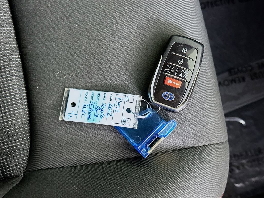 Used 2022 Toyota RAV4 SE w/ Weather & Moonroof Package image 34