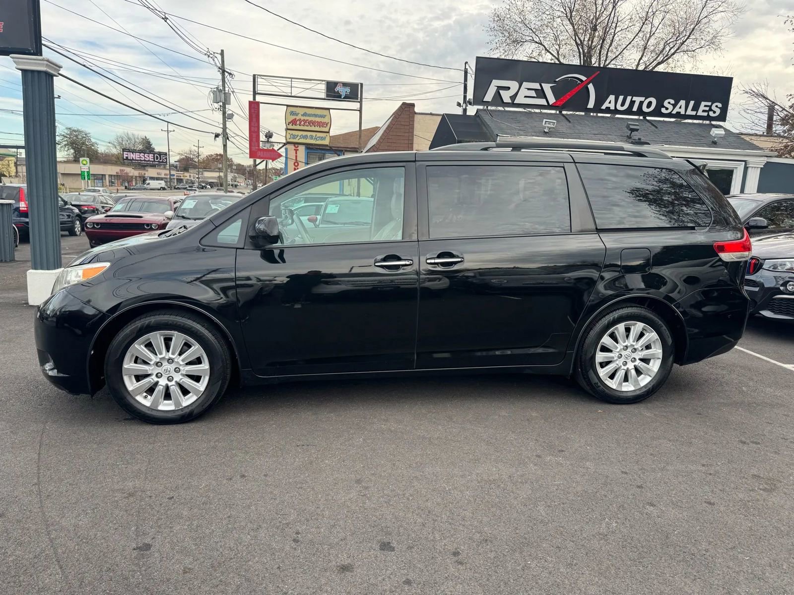 Used 2013 Toyota Sienna Limited image 3