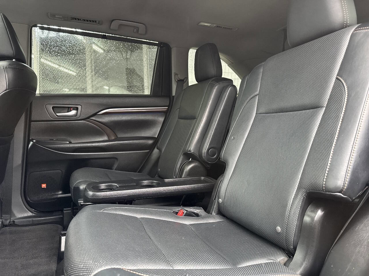 Used 2016 Toyota Highlander Limited w/ Four Season Floor Mat Package AWD/4WD image 26