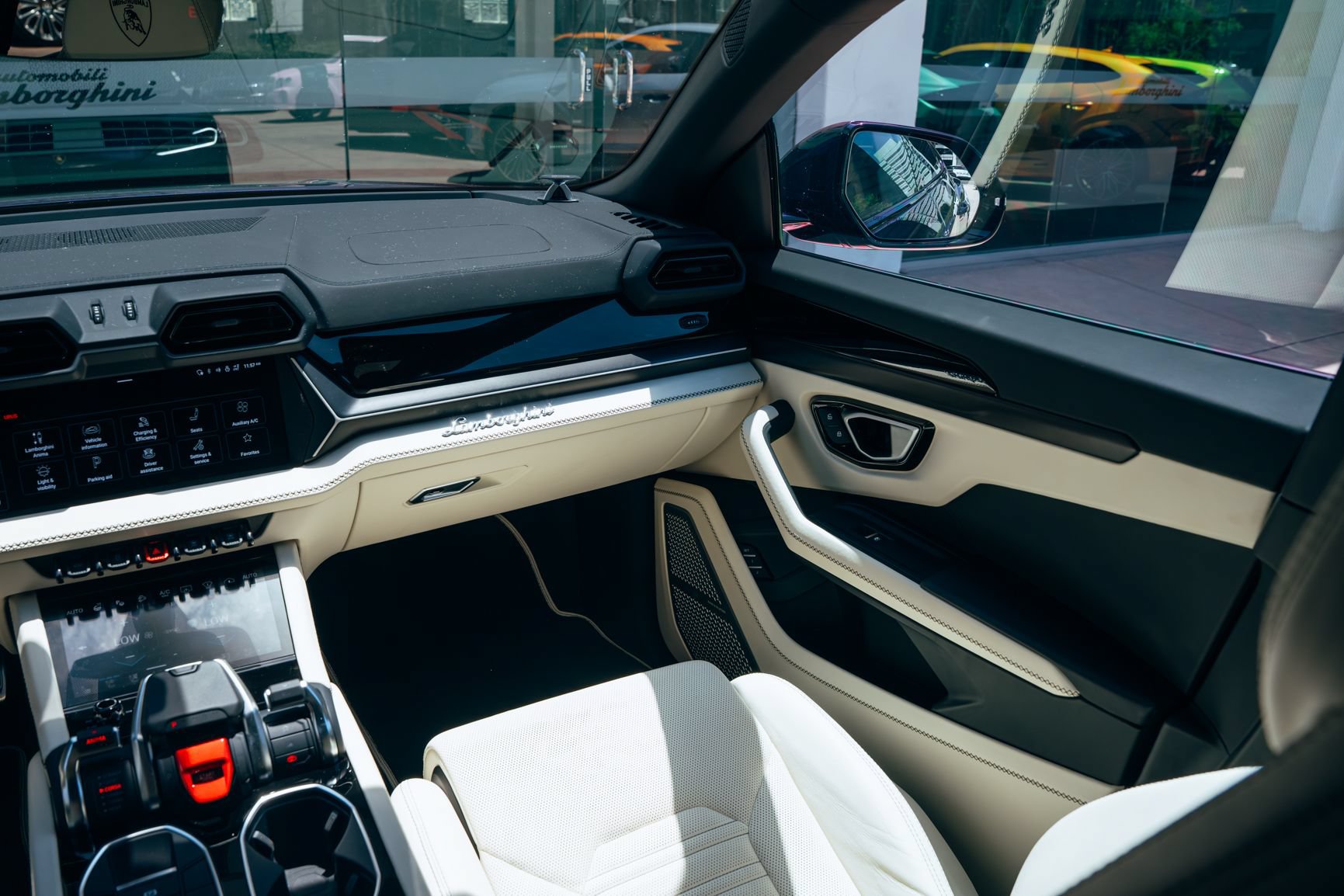 Used 2025 Lamborghini Urus S AWD/4WD image 38