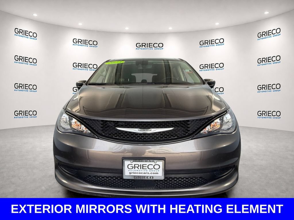 Used 2023 Chrysler Voyager LX FWD image 2