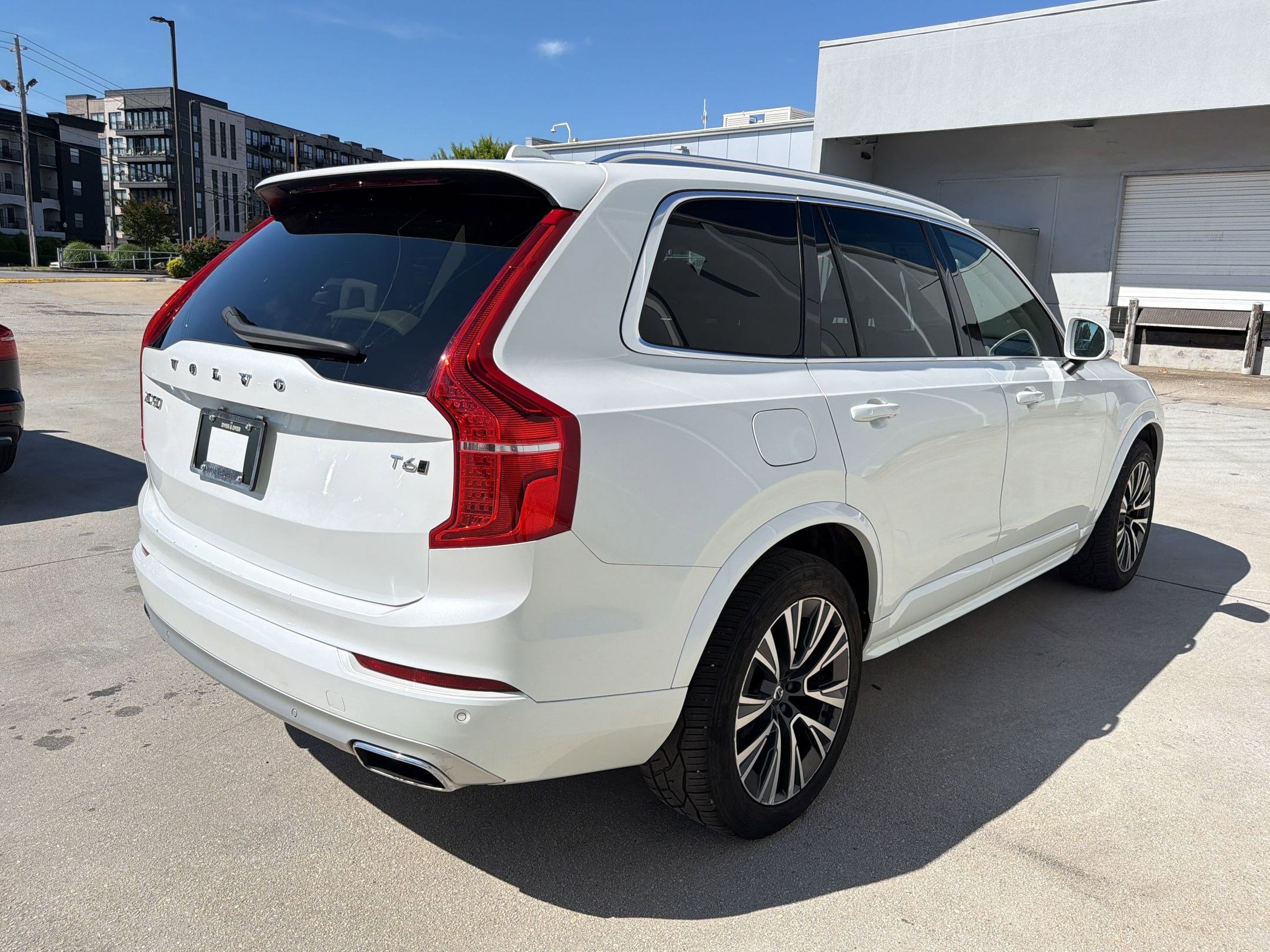 Used 2021 Volvo XC90 T6 Momentum w/ Climate Package AWD/4WD image 9