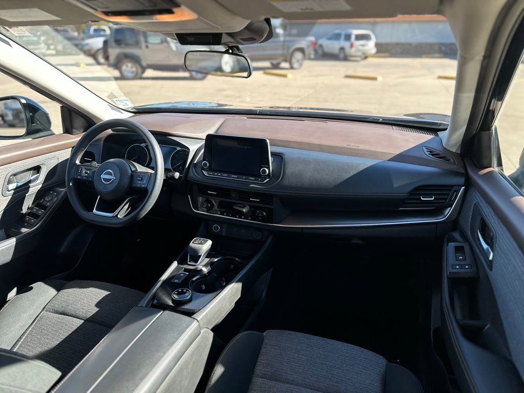 Used 2023 Nissan Rogue SV image 16