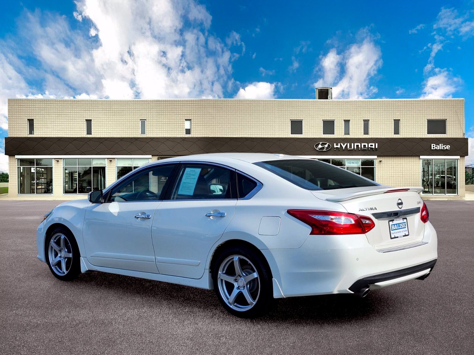 Used 2017 Nissan Altima 3.5 SL w/ 3.5SL Technology Package FWD image 5