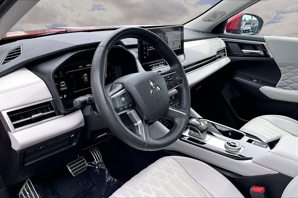 Used 2025 Mitsubishi Outlander SEL FWD image 17