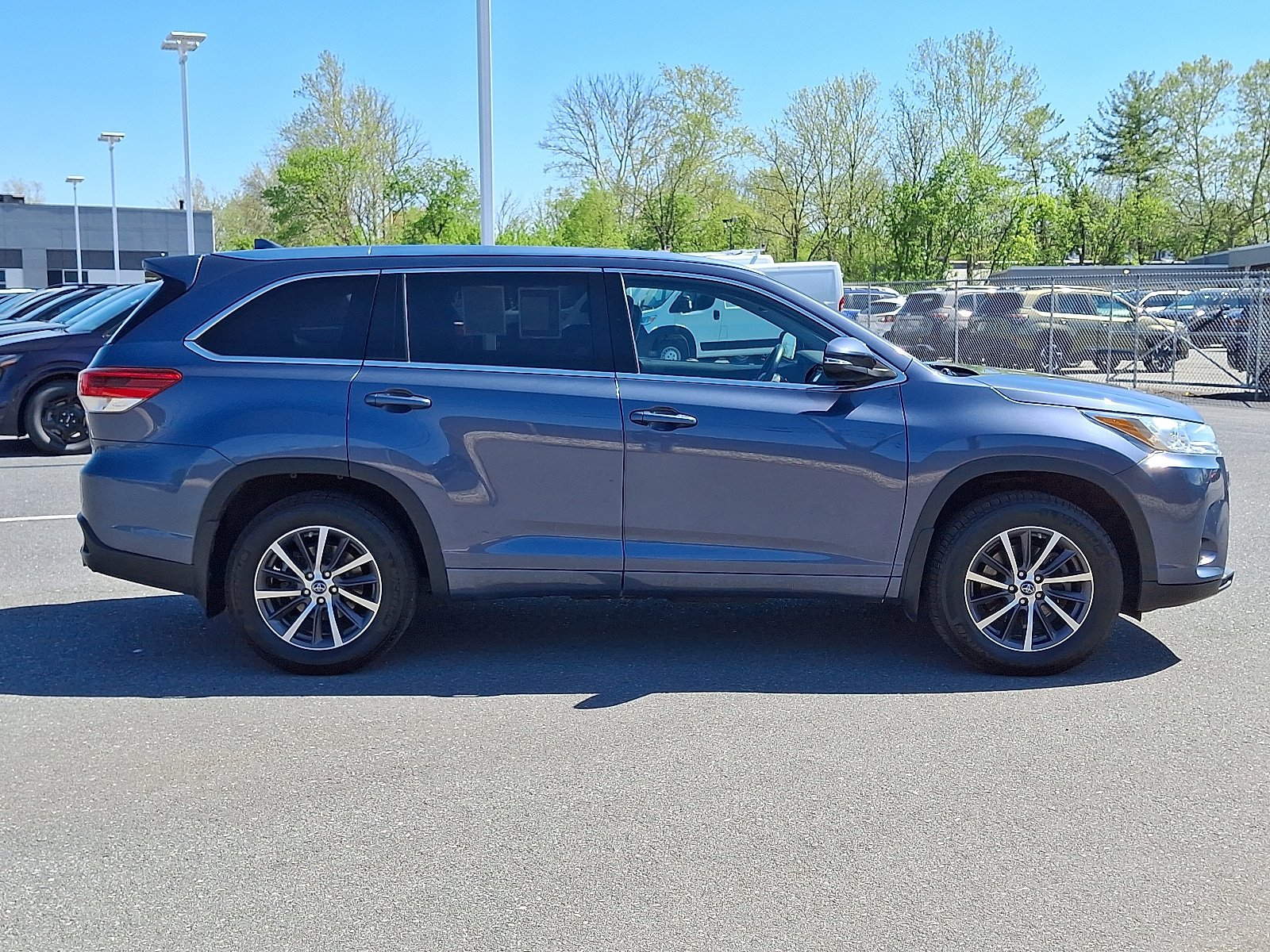 Used 2017 Toyota Highlander XLE AWD/4WD image 4