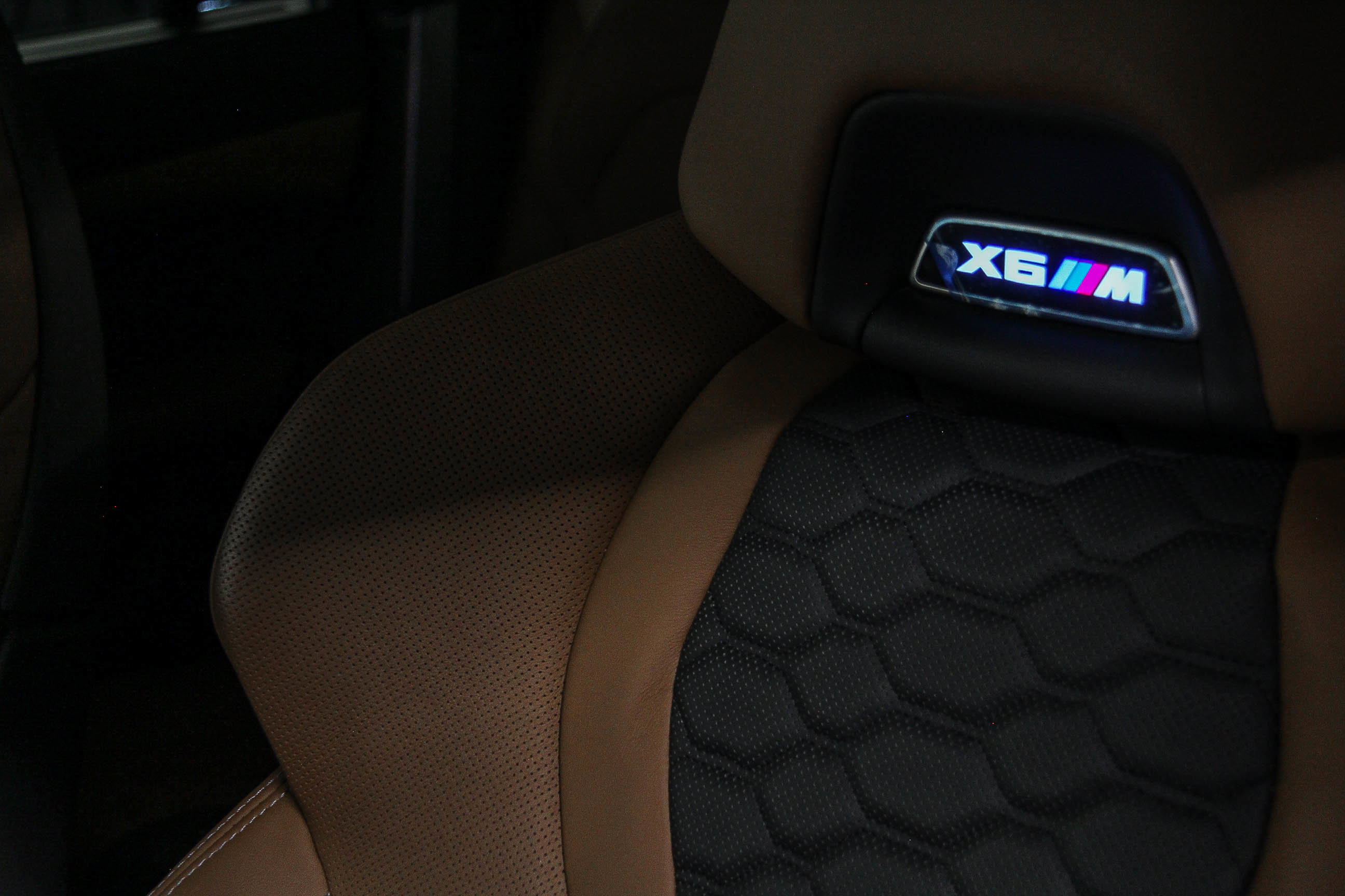 Used 2025 BMW X6 M Competition w/ Executive Package image 25