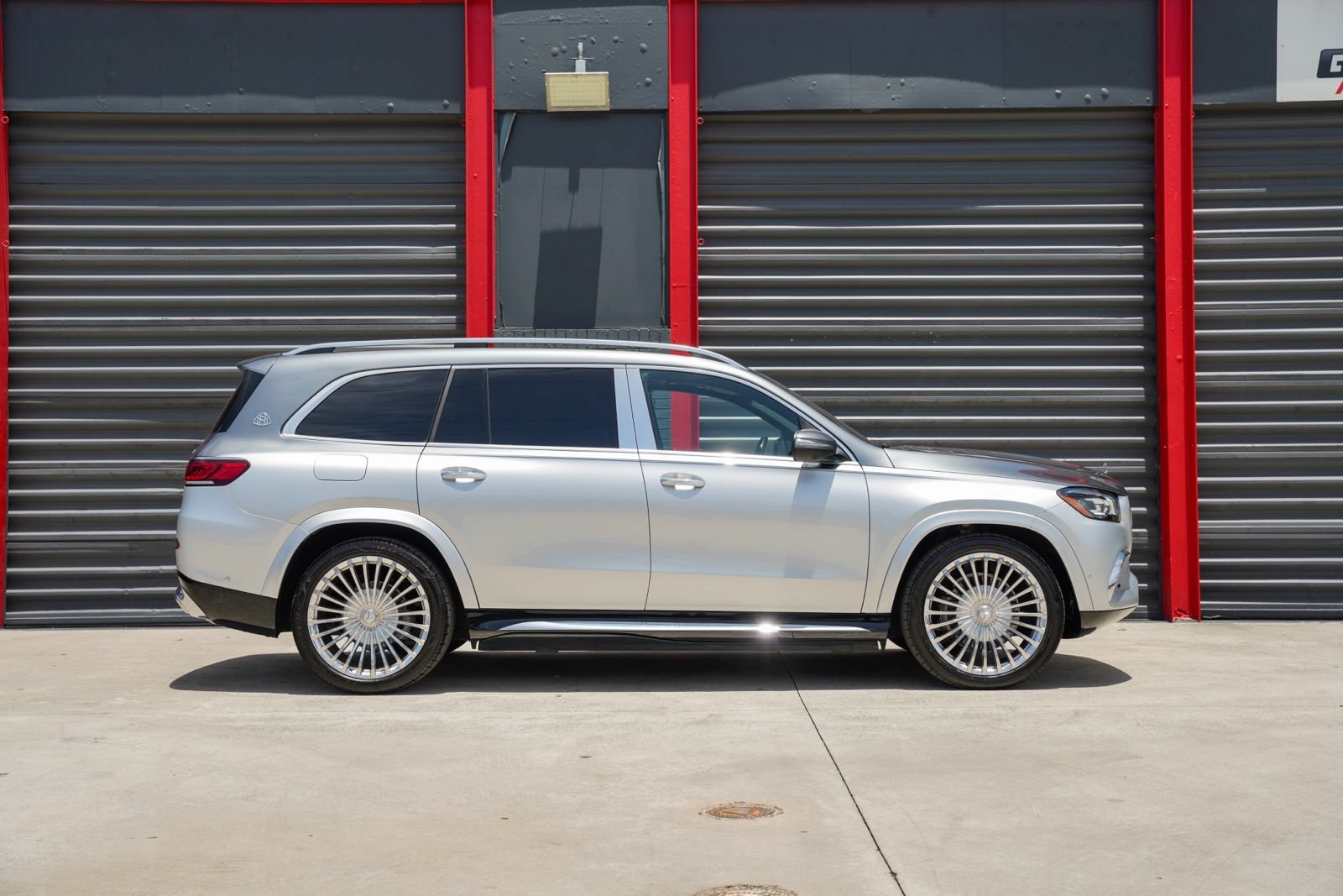 Used 2021 Mercedes-Benz Maybach GLS 600 4MATIC image 4