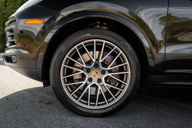 Used 2023 Porsche Cayenne Platinum Edition AWD/4WD image 15