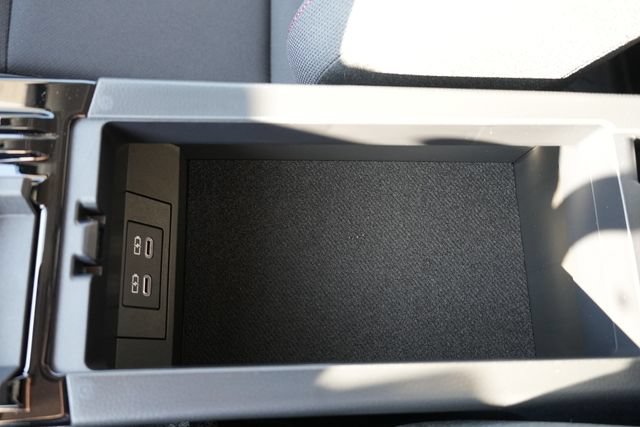 Used 2026 Toyota Prius Plug-In Hybrid FWD image 40