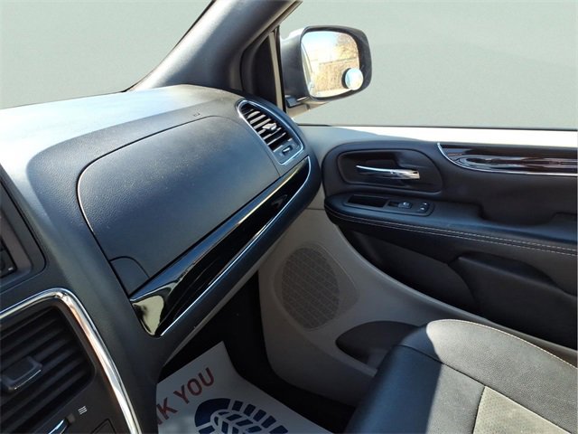 Used 2019 Dodge Grand Caravan SXT image 19