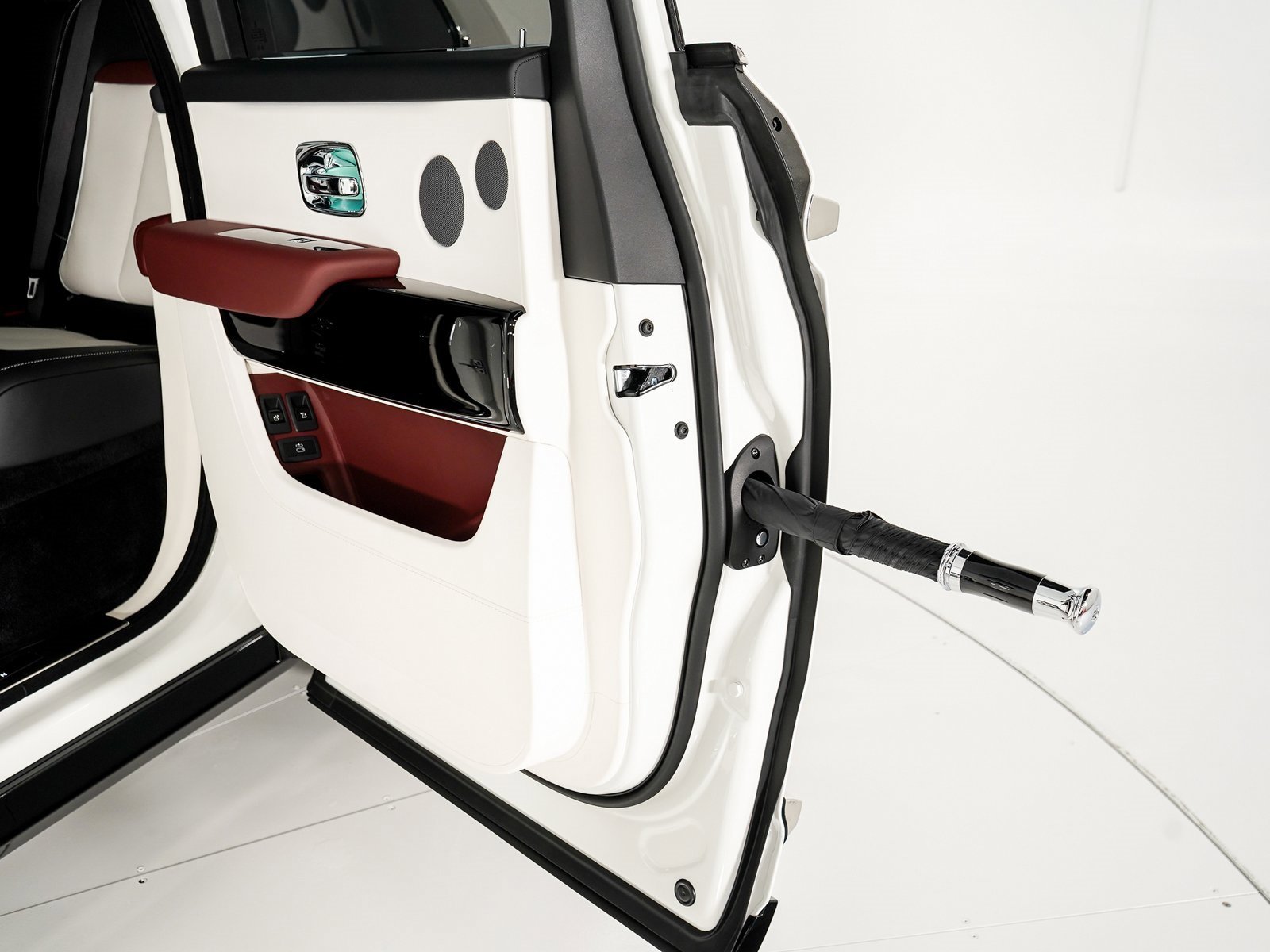 Certified 2025 Rolls-Royce Cullinan image 26