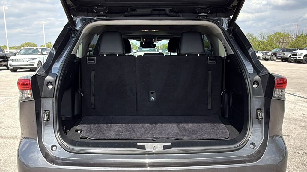 Used 2023 Toyota Highlander XLE image 23