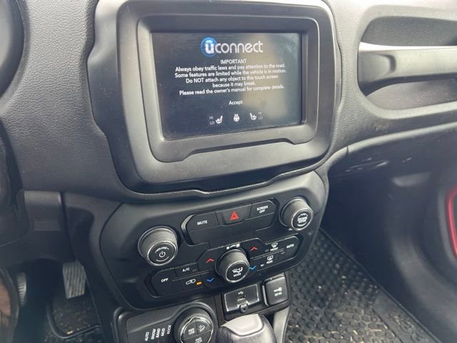 Used 2019 Jeep Renegade Trailhawk w/ LED Lighting Group AWD/4WD image 12