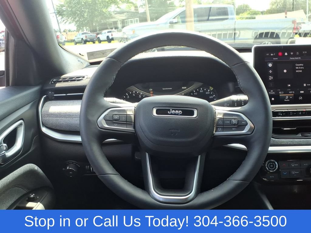 Used 2024 Jeep Compass Latitude AWD/4WD image 17