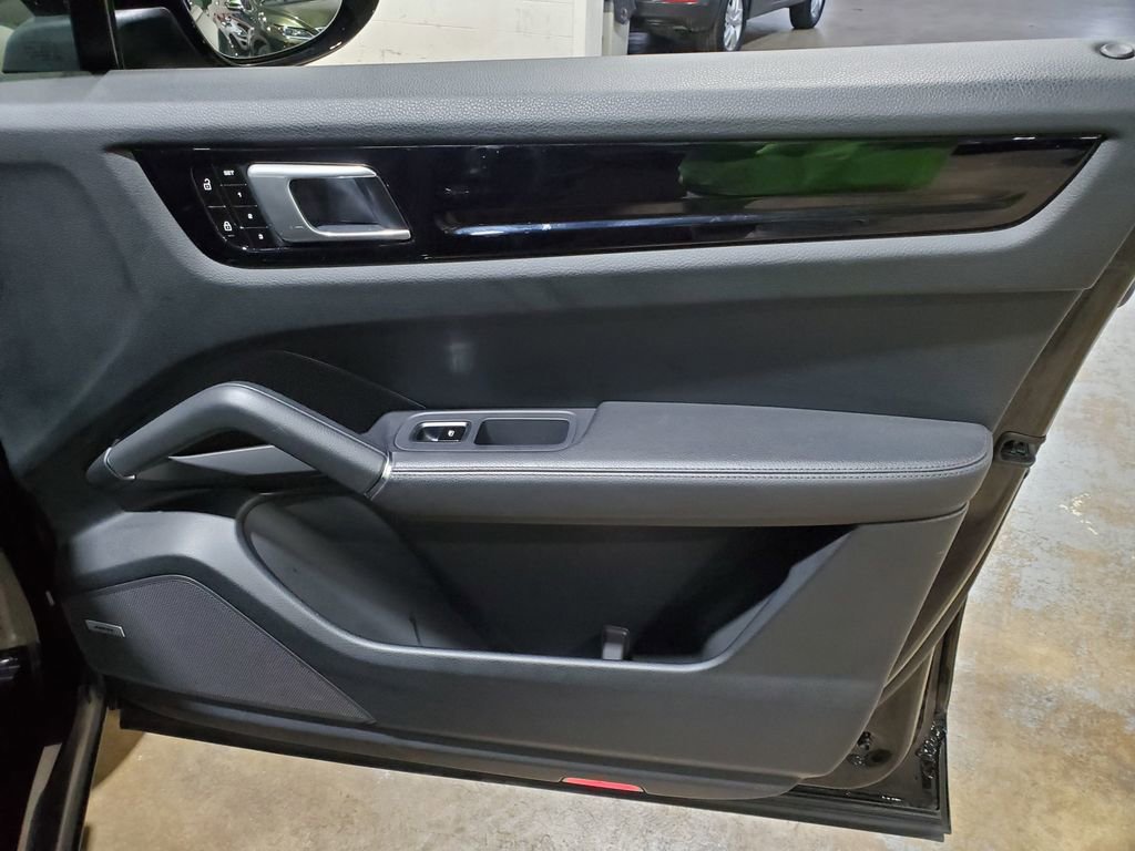 Used 2019 Porsche Cayenne AWD/4WD image 17