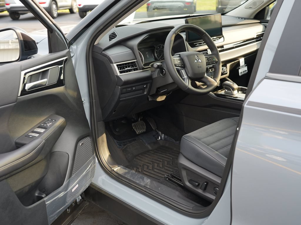 New 2026 Mitsubishi Outlander AWD image 14