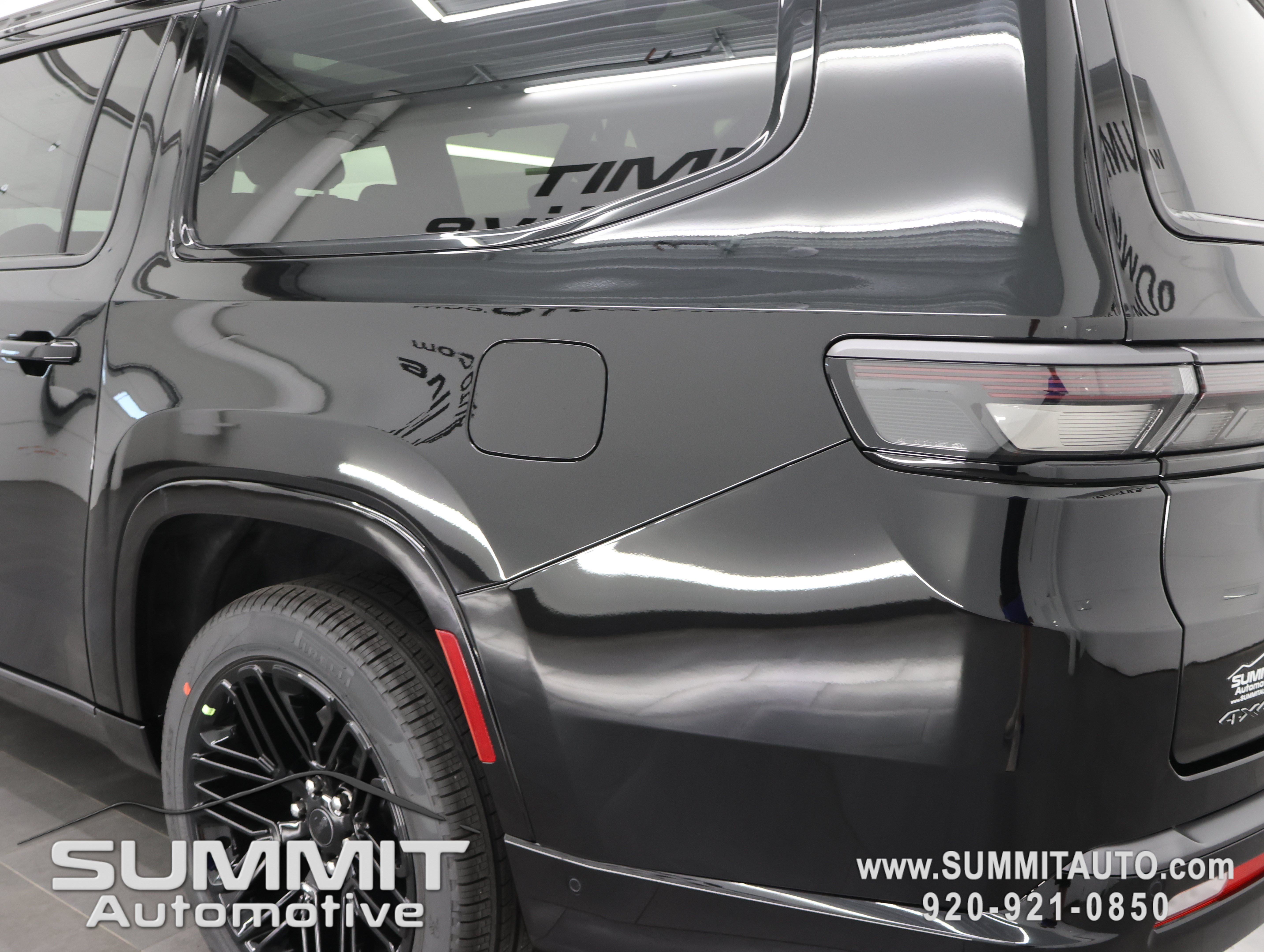 New 2026 Jeep Grand Wagoneer L Limited AWD/4WD image 37