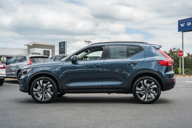 New 2026 Volvo XC40 B5 Plus w/ Climate Package AWD/4WD image 4