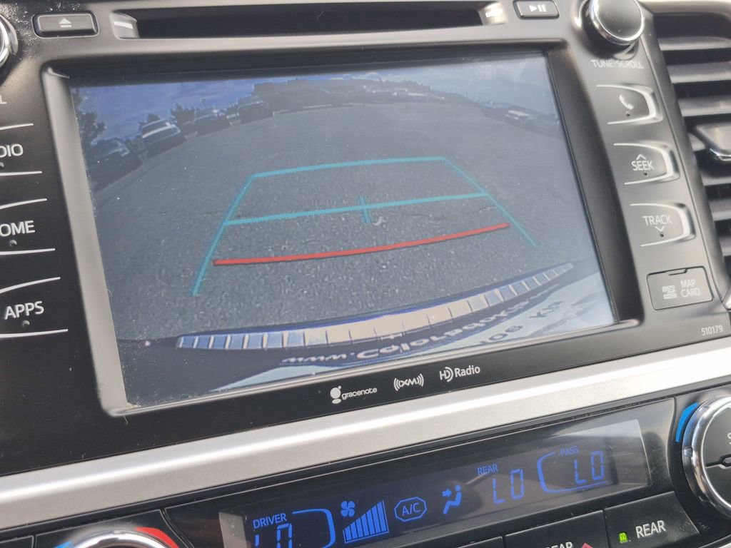 Used 2018 Toyota Highlander XLE image 24