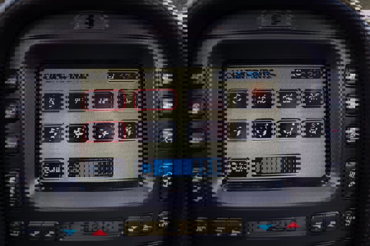 Used 2003 Jaguar S-TYPE R image 32