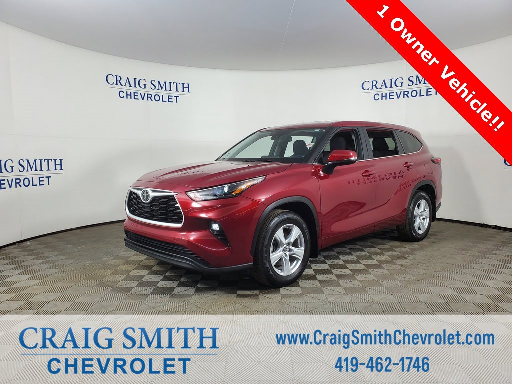 Used 2024 Toyota Highlander LE image 1