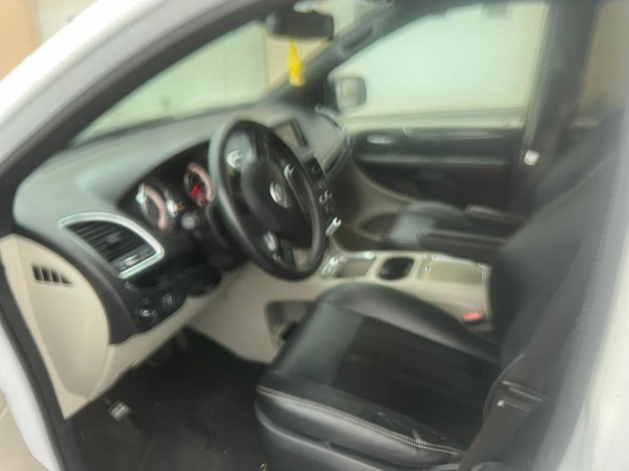 Used 2018 Dodge Grand Caravan SXT image 12