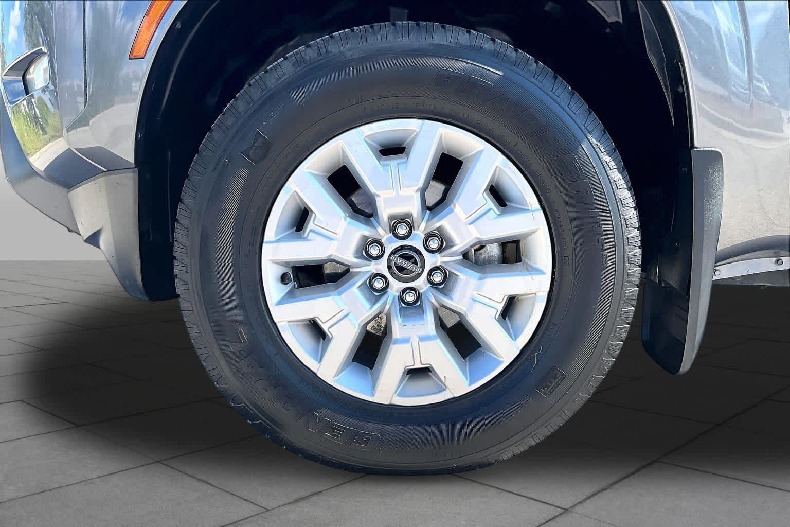 Used 2023 Nissan Frontier SV w/ SV Convenience Package AWD/4WD image 11