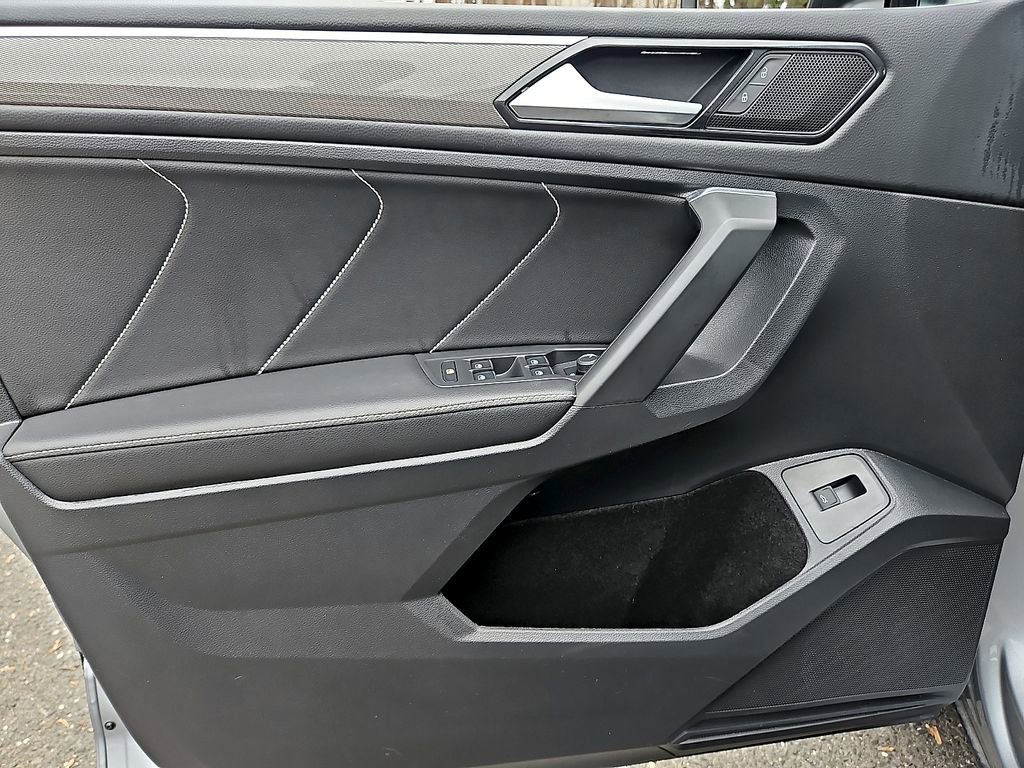 Certified 2022 Volkswagen Tiguan SE R-Line image 13