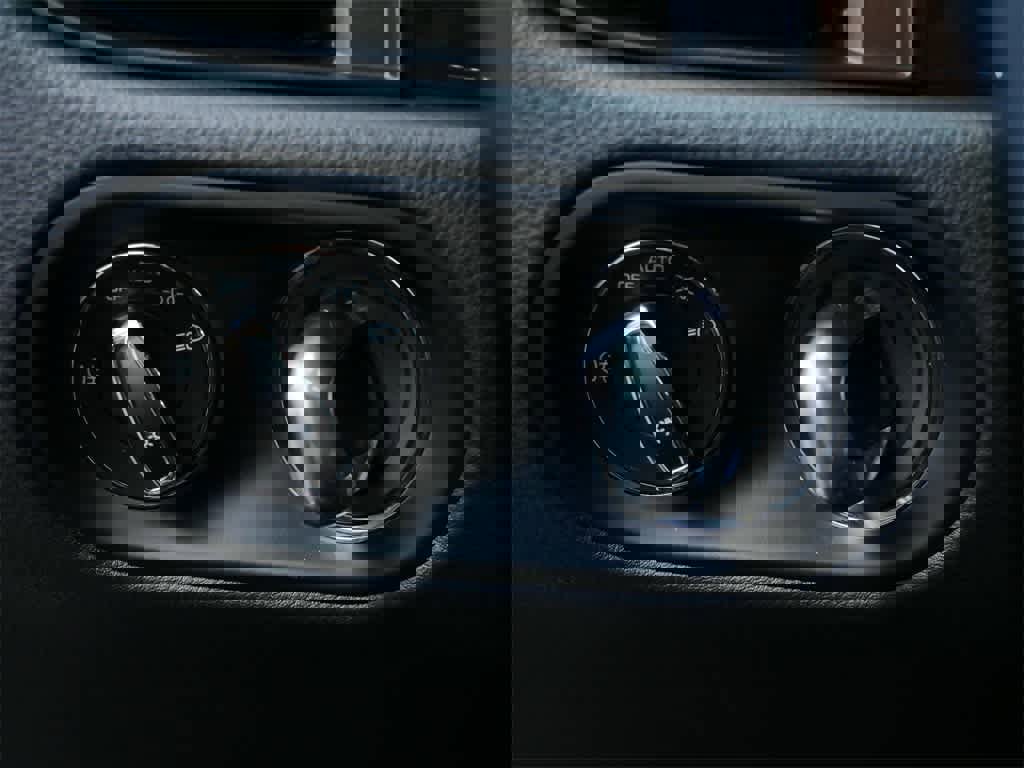 Used 2023 Porsche Macan Turbo image 17