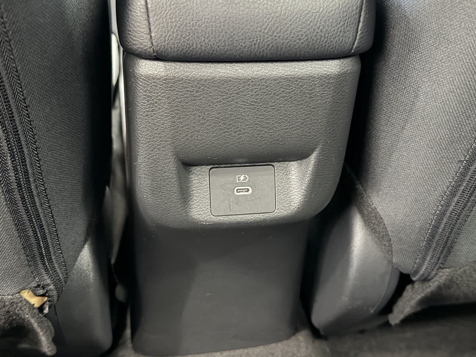 Used 2025 Nissan Versa SR FWD image 14