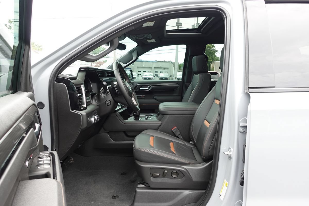 Used 2025 GMC Sierra 1500 AT4 w/ Technology Package AWD/4WD image 21