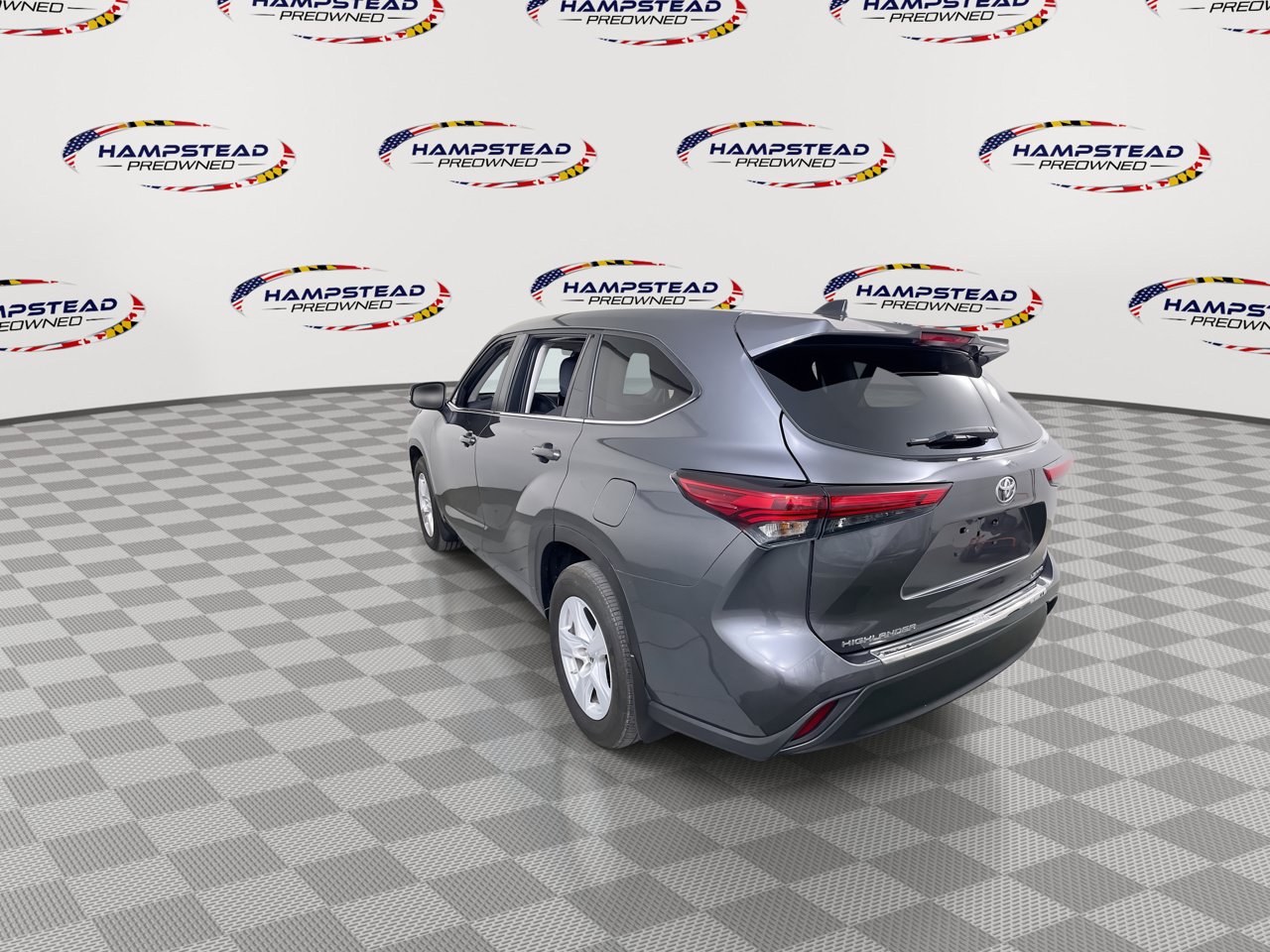 Used 2023 Toyota Highlander LE AWD/4WD image 7