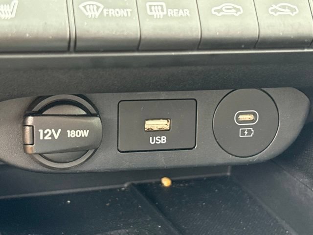 Used 2025 Hyundai Elantra Limited FWD image 19