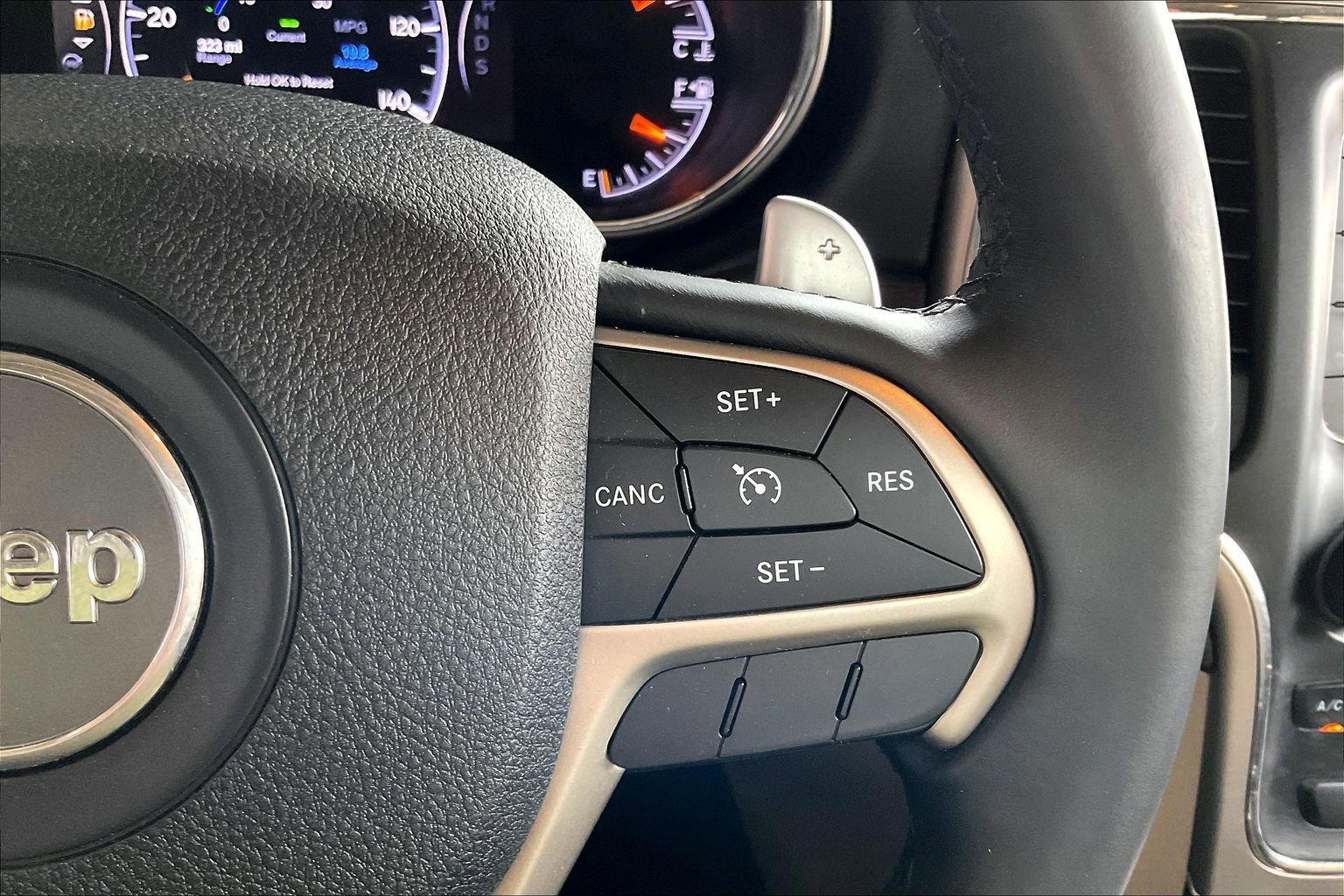 Used 2014 Jeep Grand Cherokee Laredo w/ Quick Order Package 23E AWD/4WD image 11