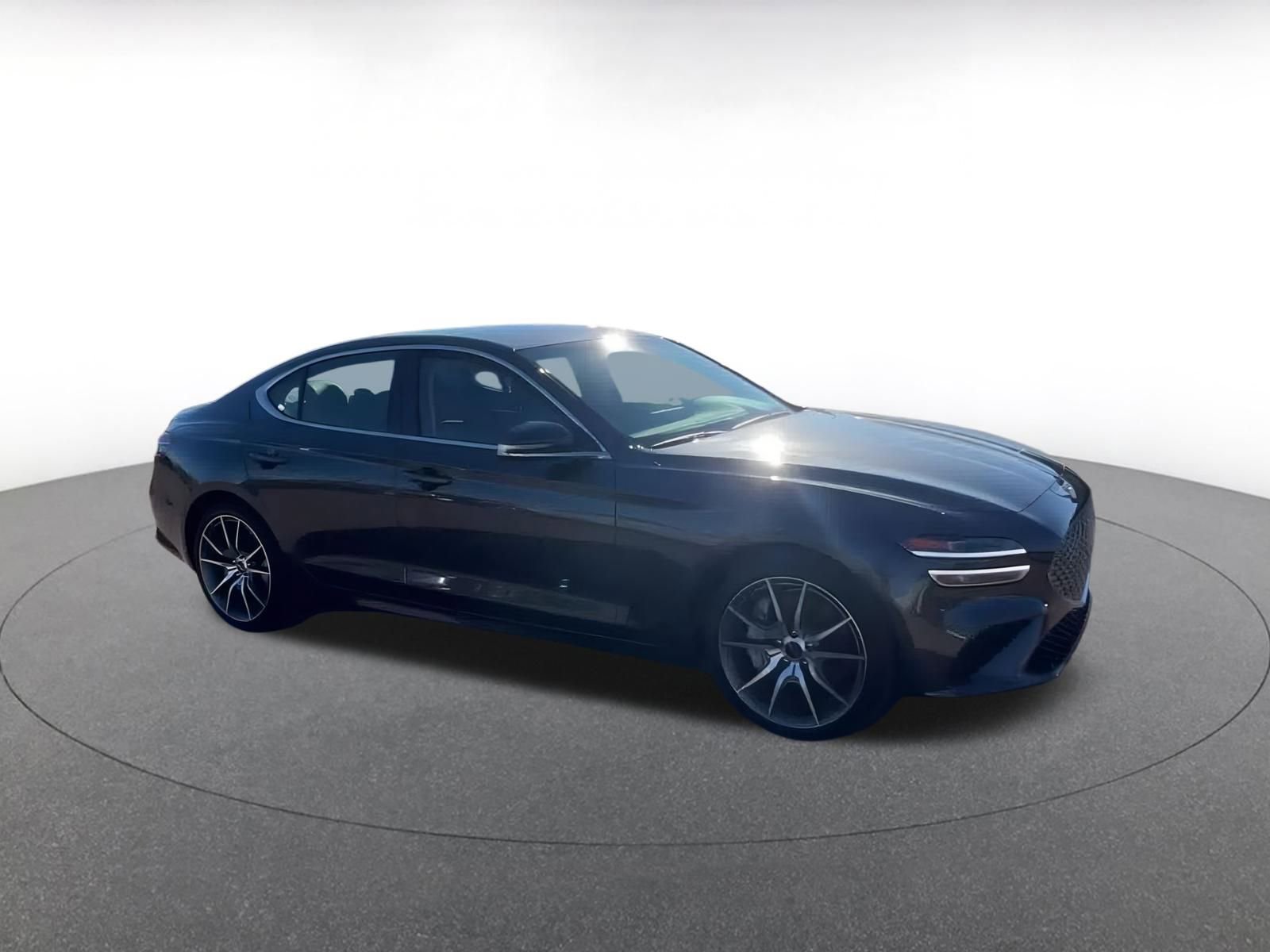 Used 2025 Genesis G70 2.5T image 2