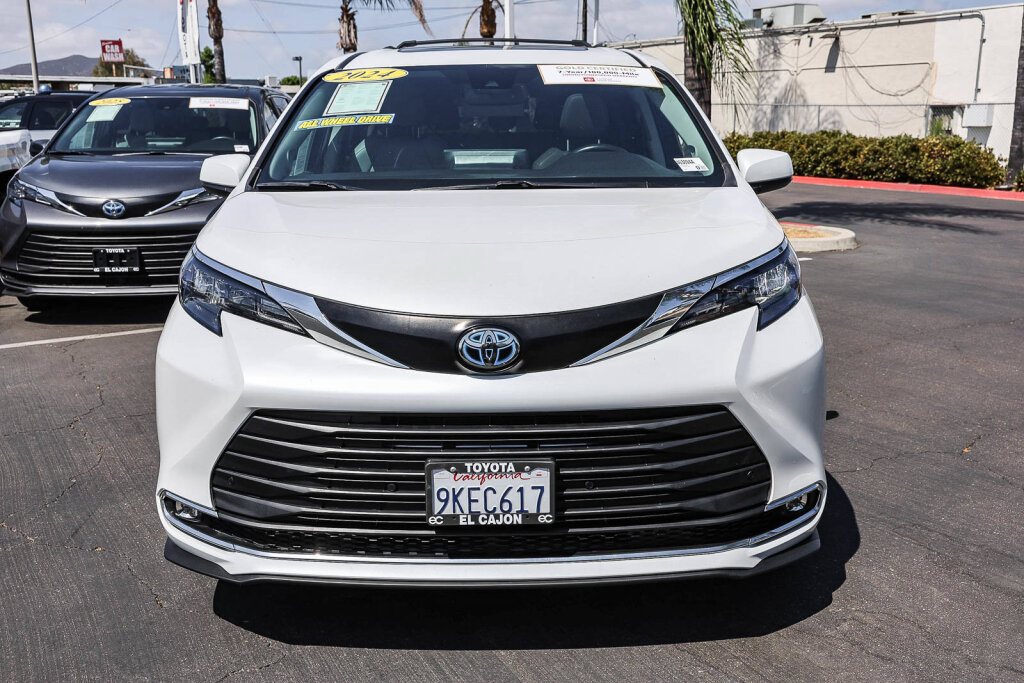 Used 2024 Toyota Sienna XLE w/ XLE Plus Package AWD/4WD image 23