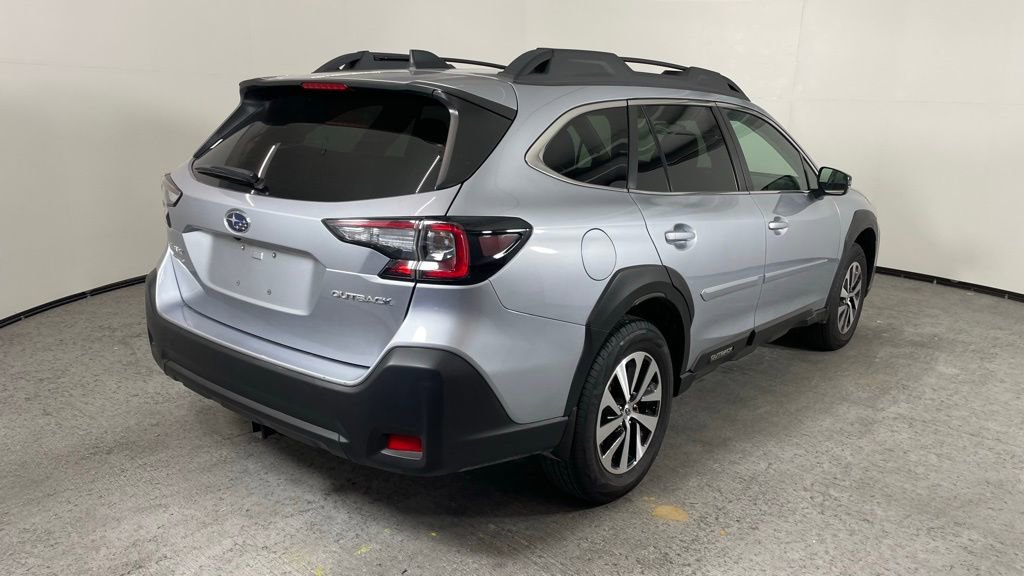 Used 2025 Subaru Outback Premium image 3