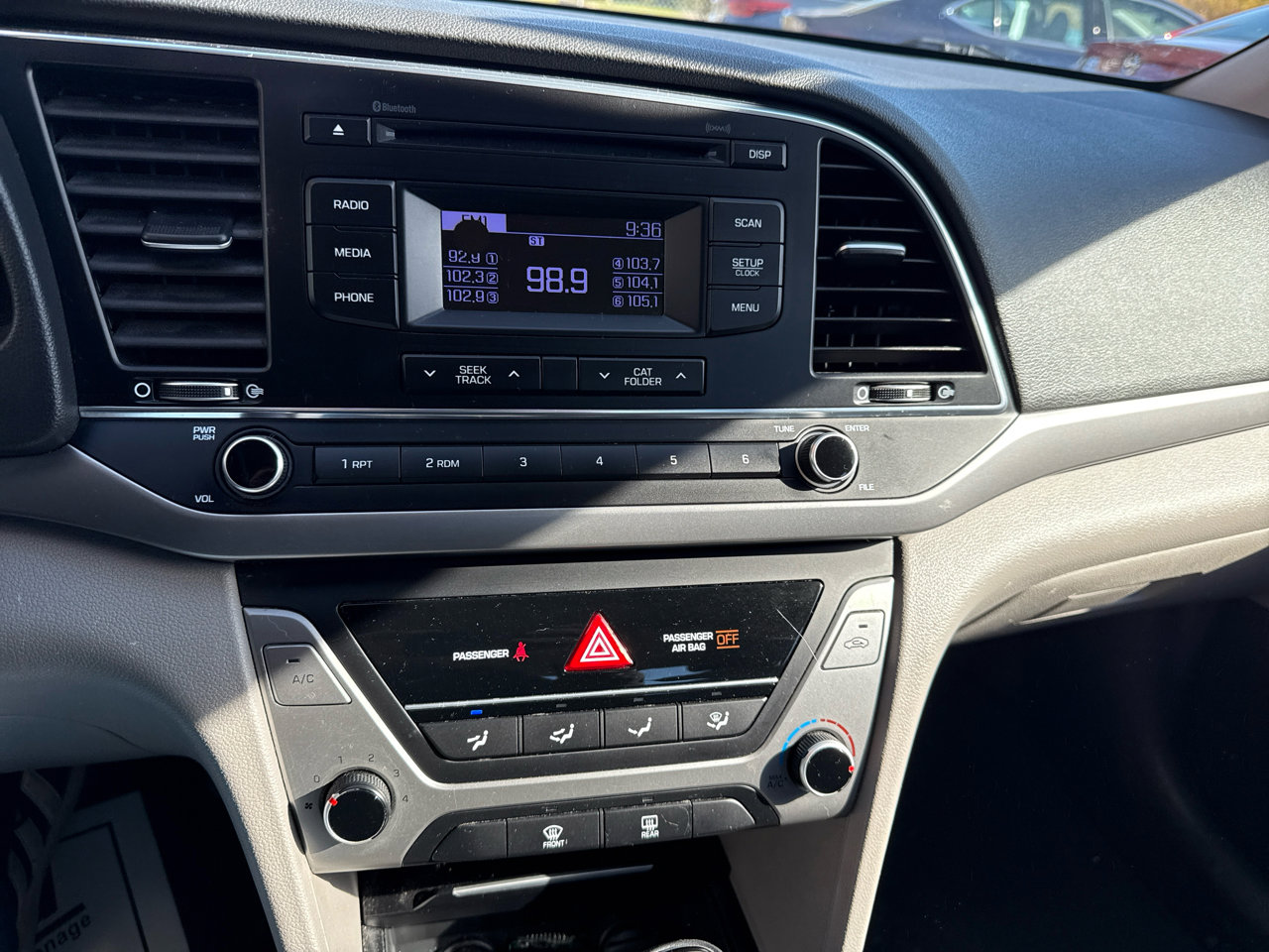 Used 2017 Hyundai Elantra SE image 10