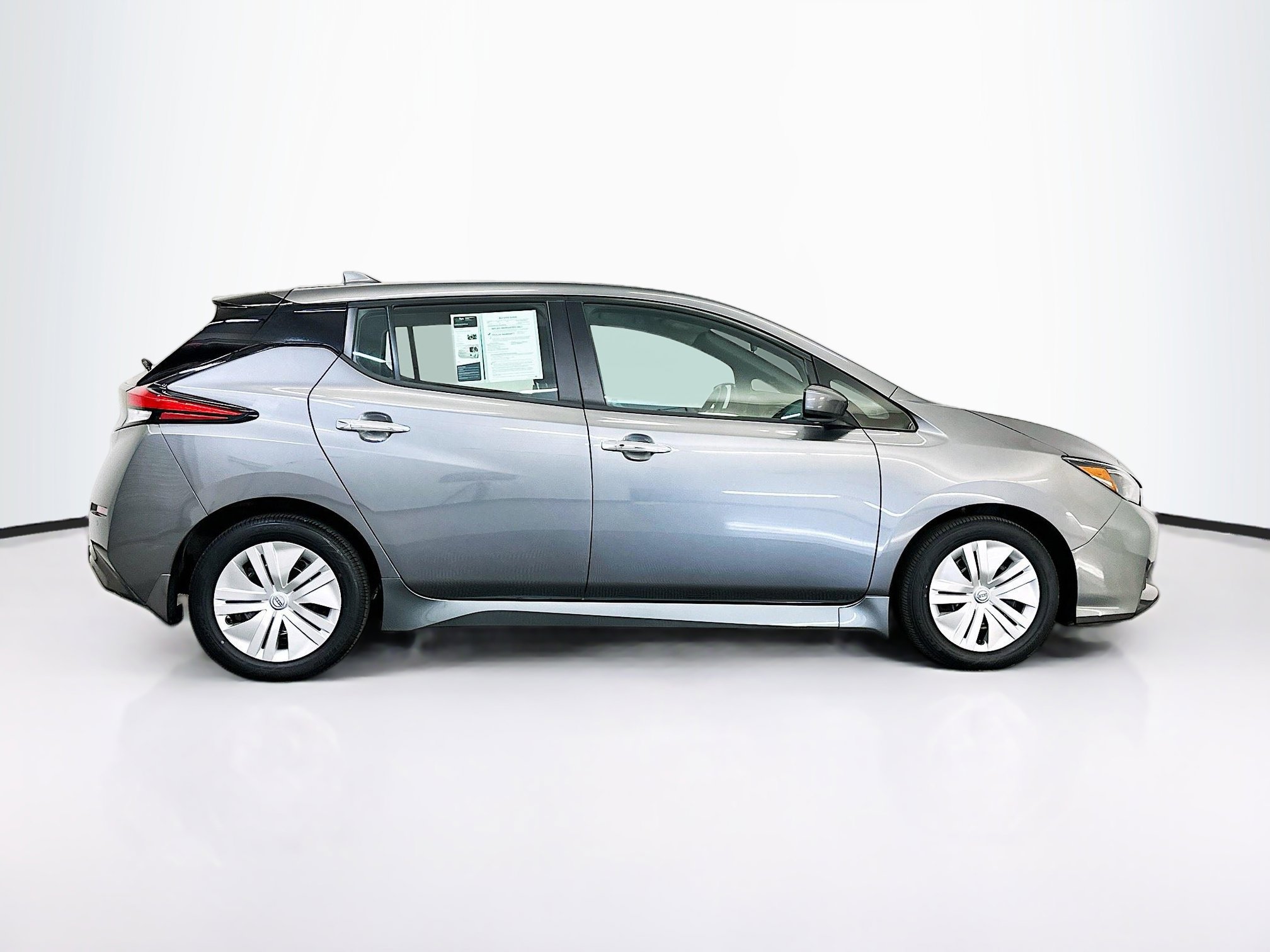 Used 2024 Nissan Leaf S image 10