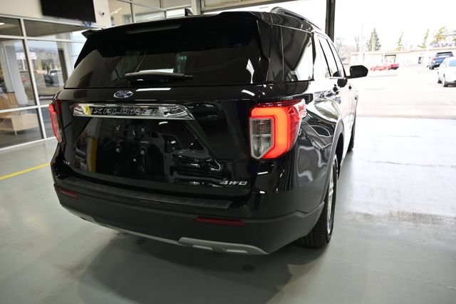 Used 2022 Ford Explorer XLT w/ Equipment Group 202A image 5