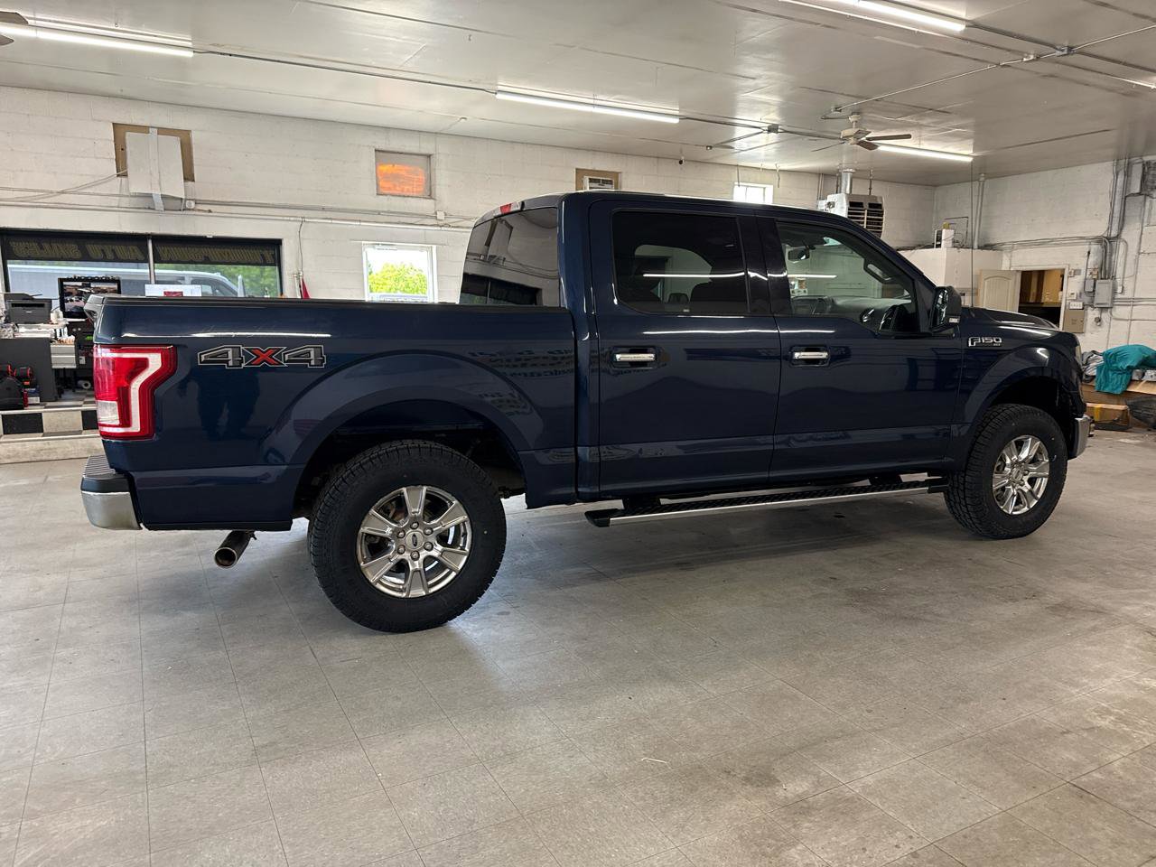 Used 2016 Ford F150 XLT w/ Equipment Group 301A Mid AWD/4WD image 4