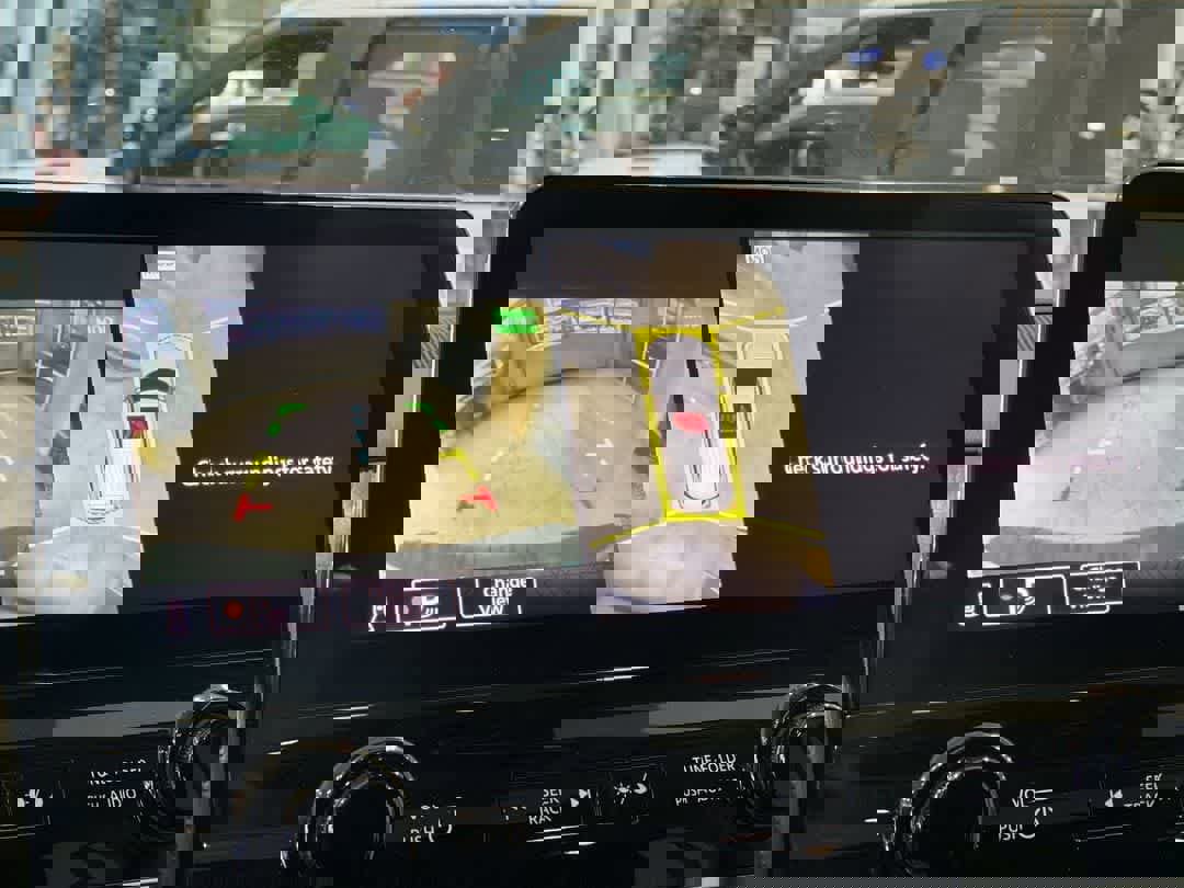 Used 2022 Nissan Armada SL w/ Captain's Chairs Package image 17