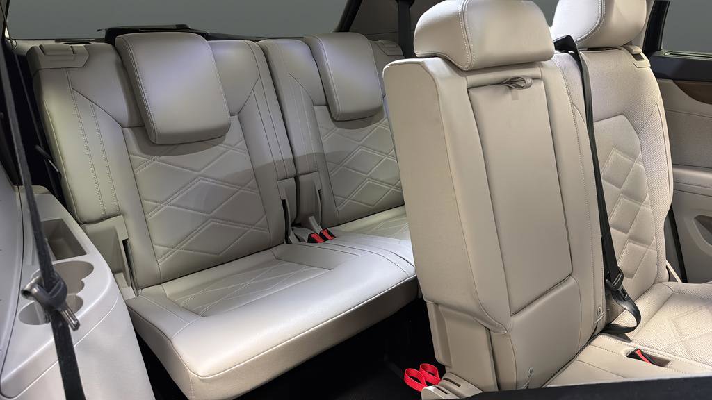 Used 2024 Volkswagen Atlas SE w/ Black Wheel Package image 26