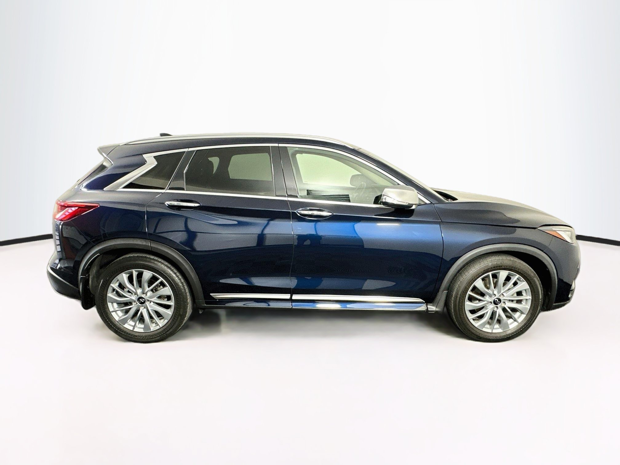 Used 2023 INFINITI QX50 Luxe w/ Accent Package FWD image 10